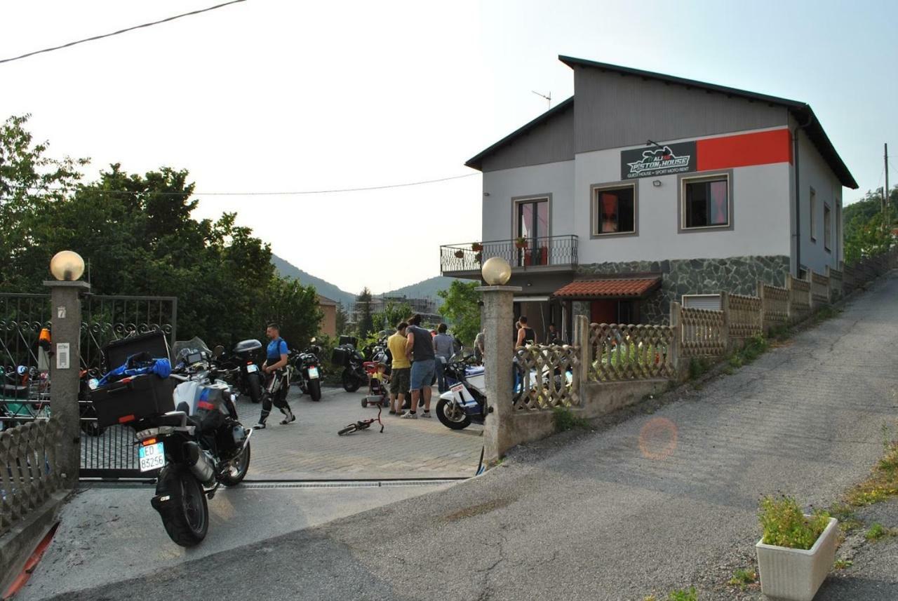 Italian Piston House Sport Moto Rent Bed and Breakfast Millesimo Εξωτερικό φωτογραφία