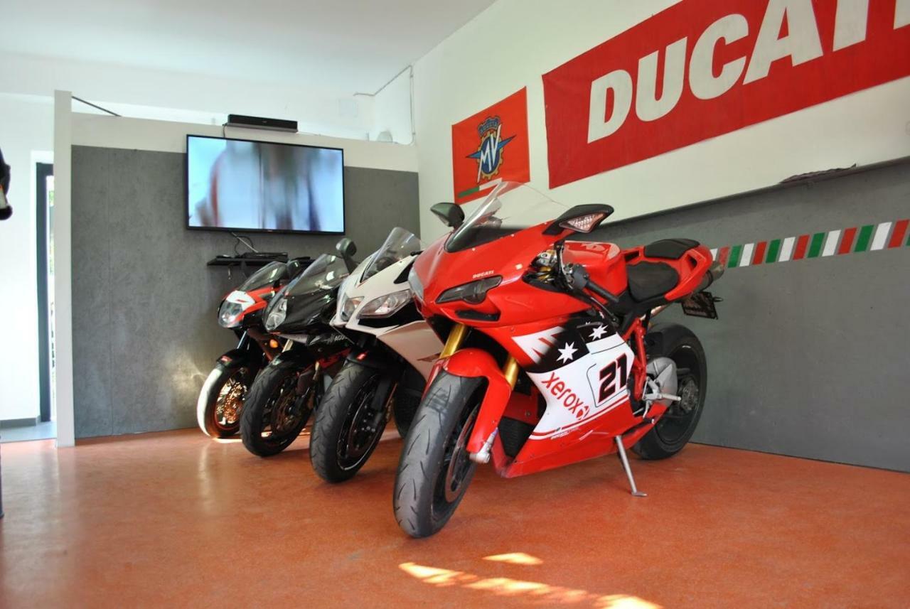 Italian Piston House Sport Moto Rent Bed and Breakfast Millesimo Εξωτερικό φωτογραφία